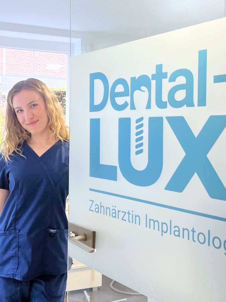 Dr. Farkas Fanni Júlia Zahnärztin
